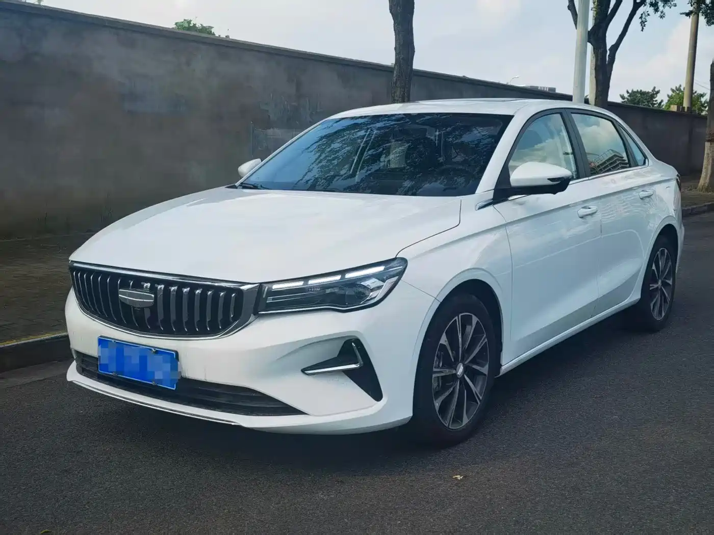 Фото 1 - Geely Emgrand