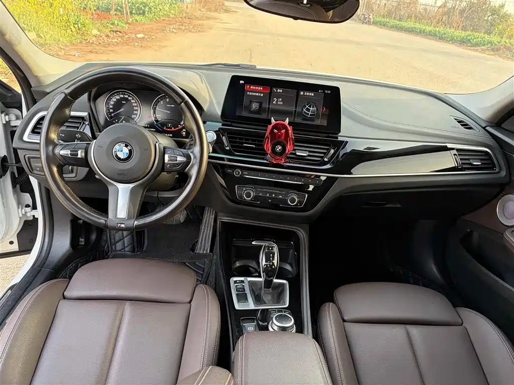 BMW 1 Series 2021 120i M Sport Shadow Edition фото 6