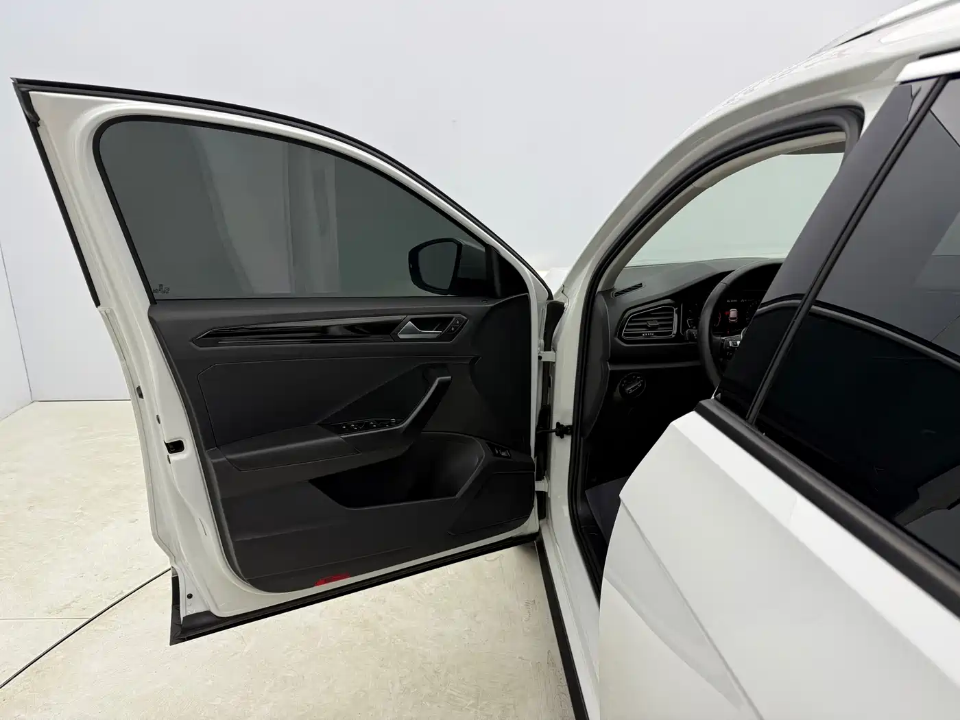Volkswagen T-ROC 2022 280TSI DSG 2WD Comfort PLUS фото 8