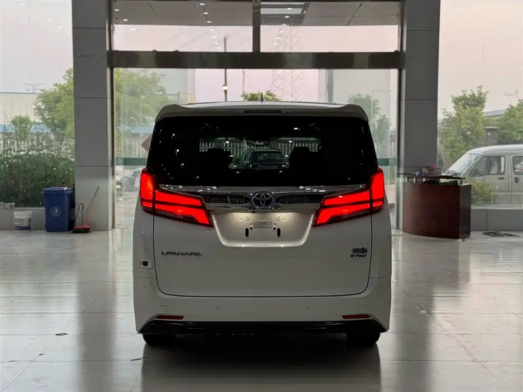Toyota Alphard 2020 Hybrid 2.5L Luxury Edition фото 5