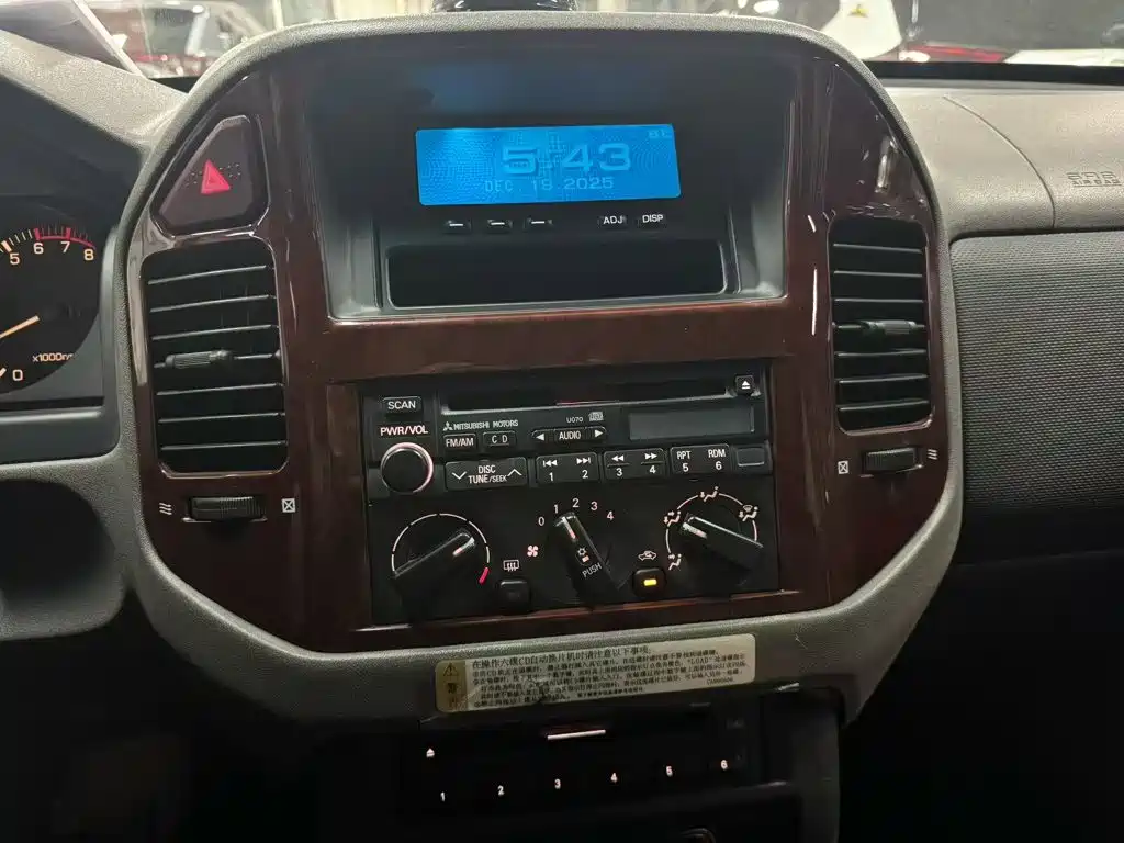 Mitsubishi Pajero 2011 2011 Mitsubishi Pajero V73 3.0L MT GLX