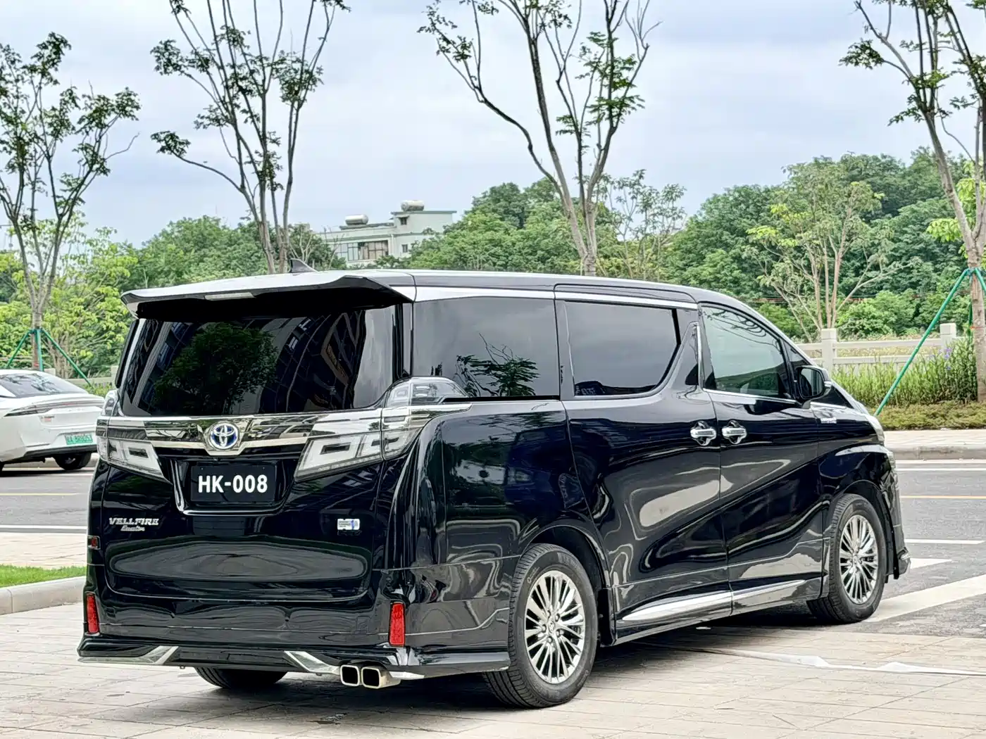 Toyota Vellfire 2020 Twin Engine 2.5L HV Premium Edition фото 2