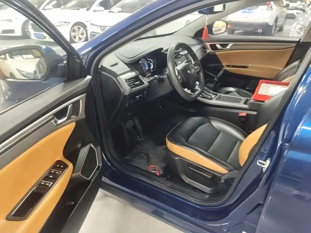 Фото 16 - Geely Emgrand GL