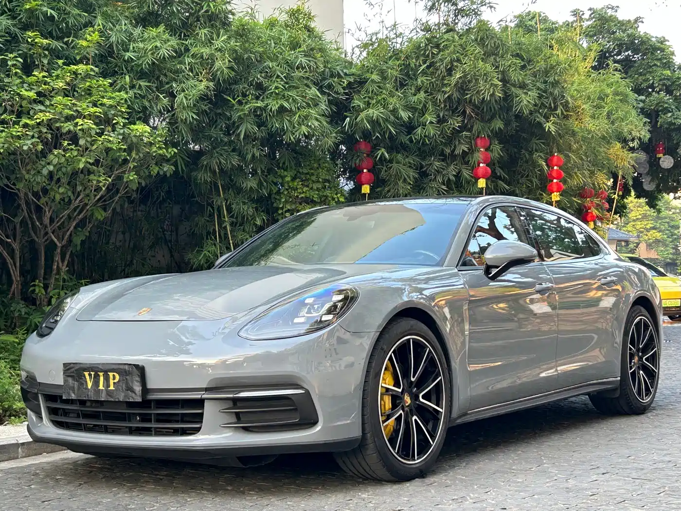 Фото 1 - Porsche Panamera