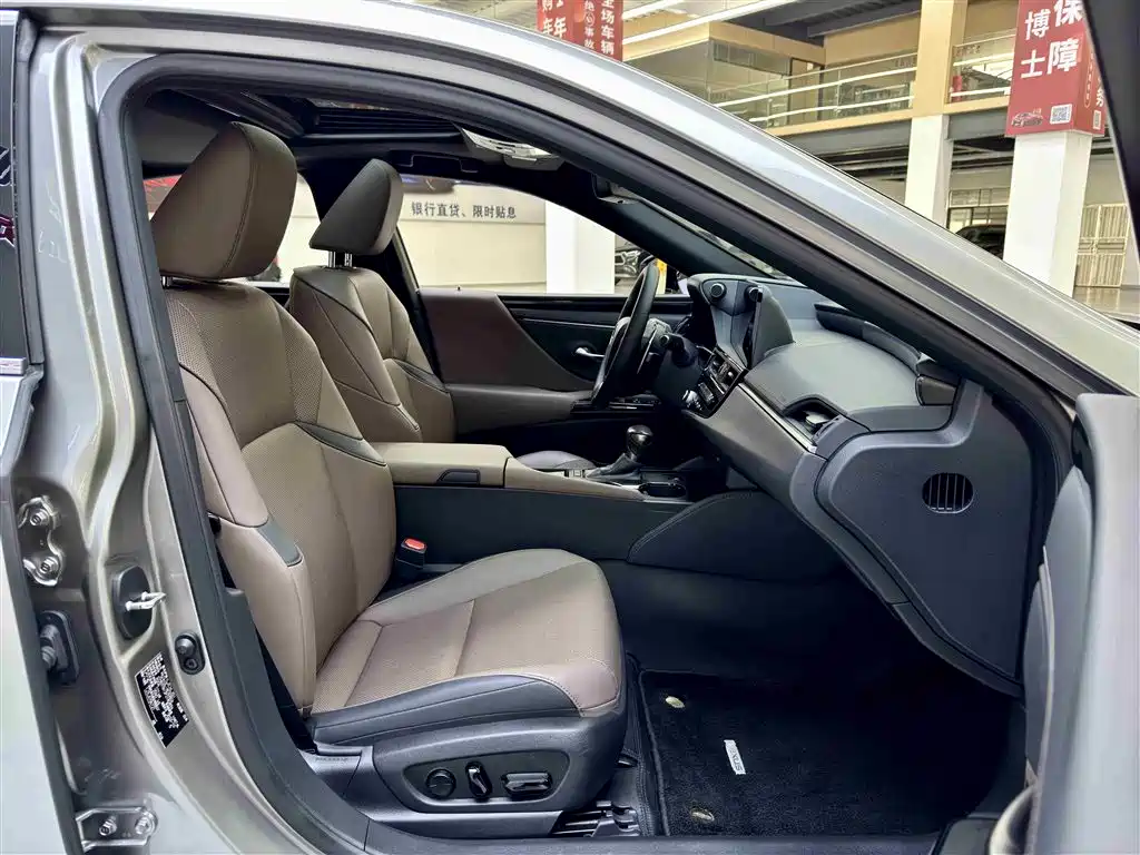 Lexus ES 2023 200 Excellence Edition фото 5