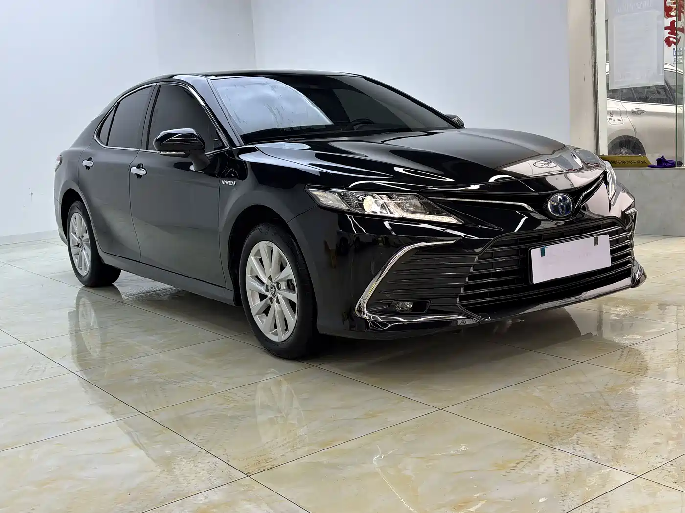Toyota Camry 2023 Hybrid 2.5HGVP Leading Edition фото 3