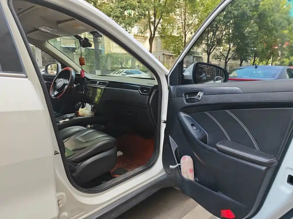 Dongfeng Fengguang Fengguang 580 2016 2016 Model 1.5T CVT Luxury Version