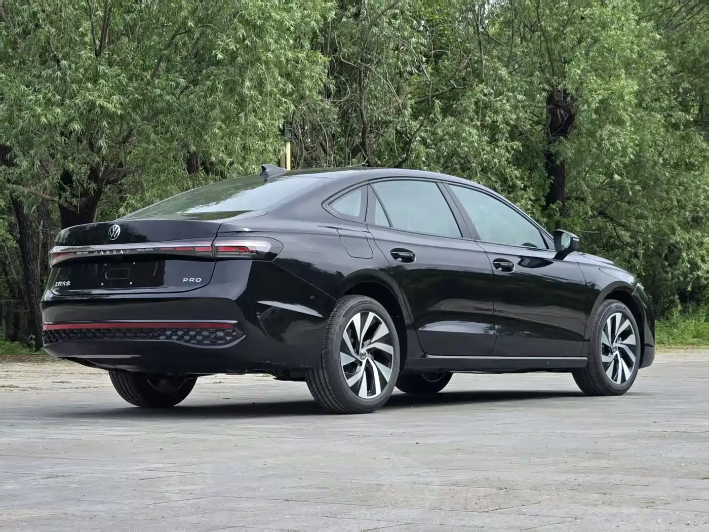 Volkswagen Passat 2026 Pro 380TSI Starlight Dragon Fortune Edition фото 5