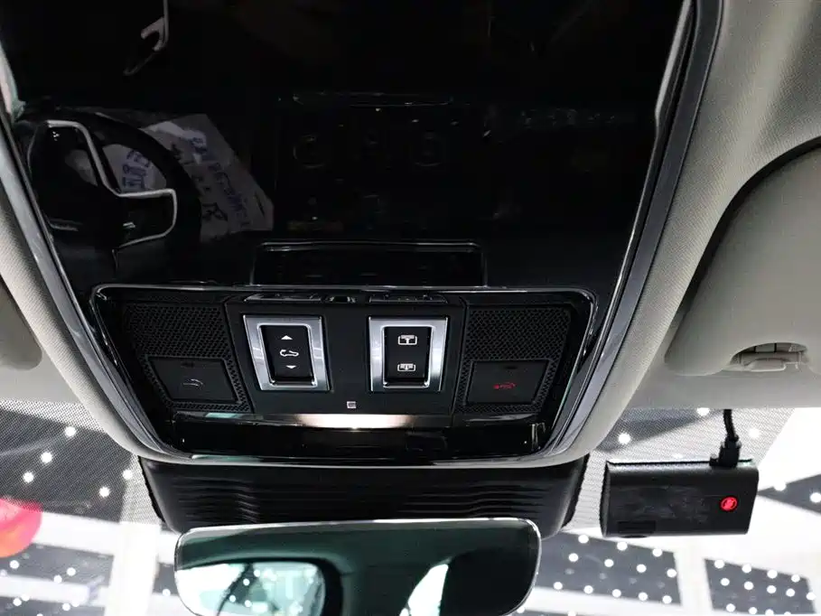 Фото 12 - Land Rover Range Rover Velar