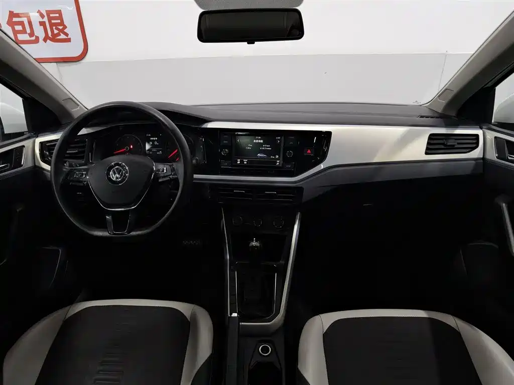 Volkswagen Polo 2019 Plus 1.5L Automatic Colorful Tech Edition фото 5