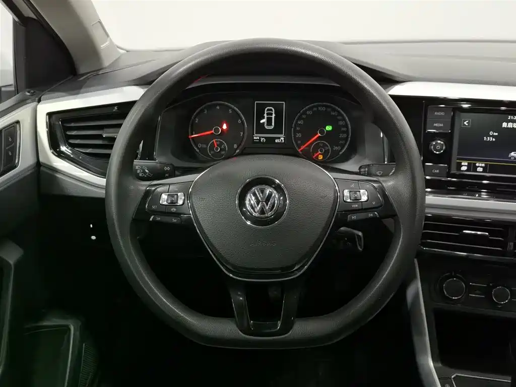 Volkswagen Polo 2019 Plus 1.5L Automatic Colorful Tech Edition фото 11