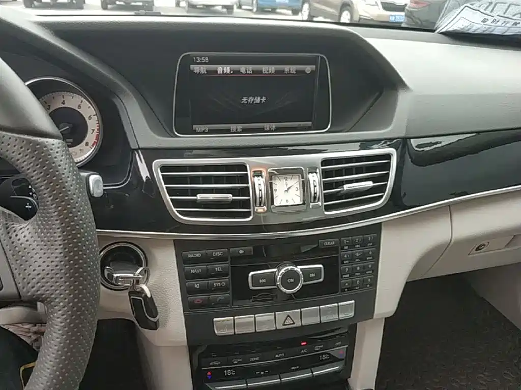 Mercedes-Benz E-Class 2014 E 300 L Sport фото 13