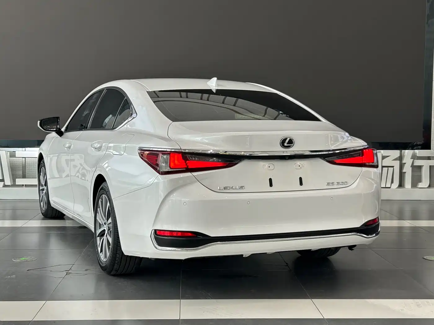 Lexus ES 2018 200 Excellence Edition China V фото 5