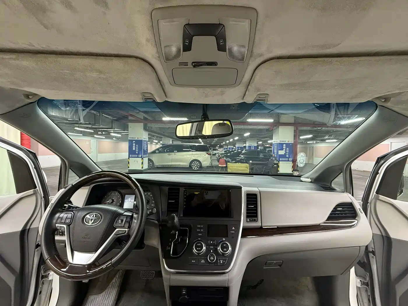 Toyota Sienna 2015 3.5L 4WD L фото 39