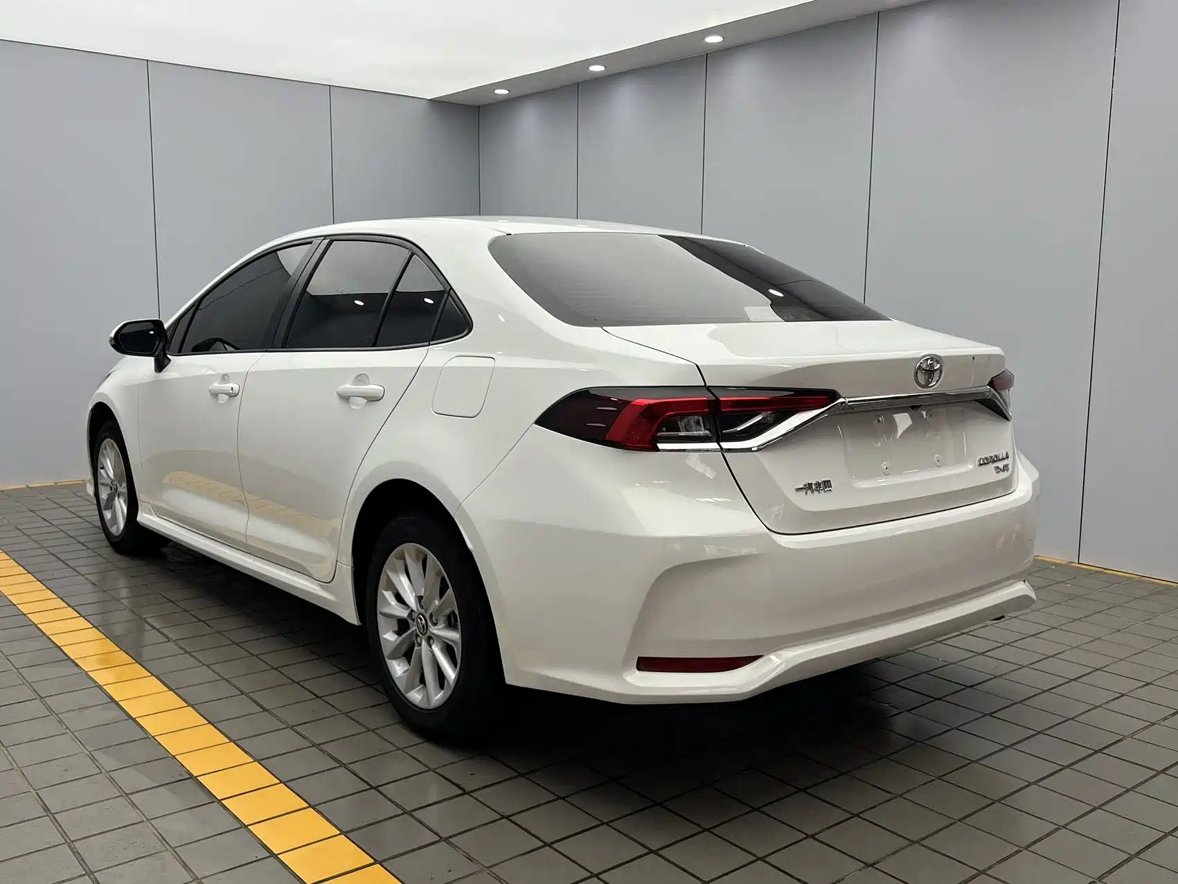 Фото 4 - Toyota Corolla