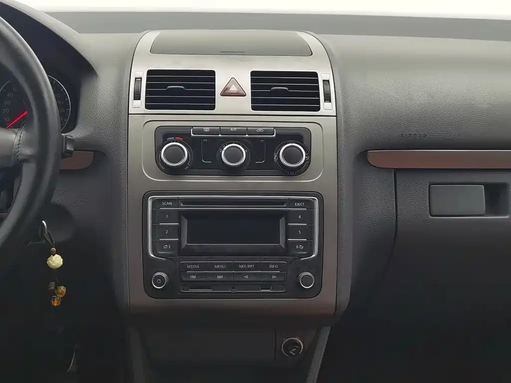 Photo 12 - Volkswagen Touran