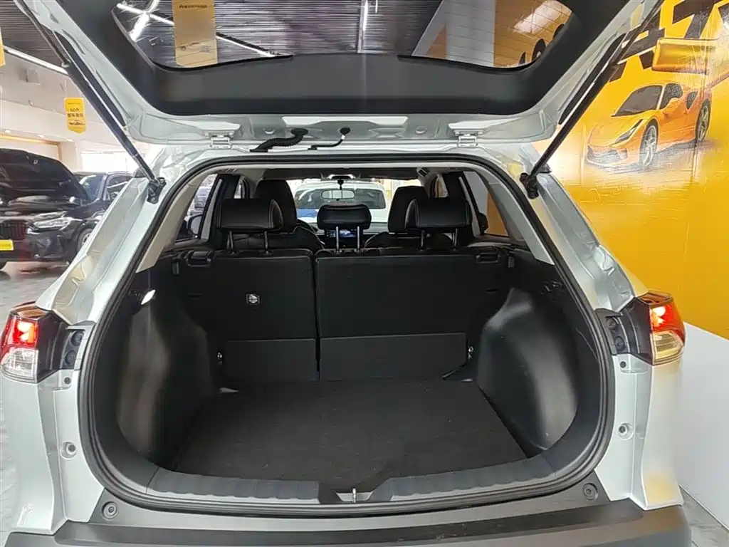 Toyota Frontlander 2023 2.0L CVT Elite Edition фото 19