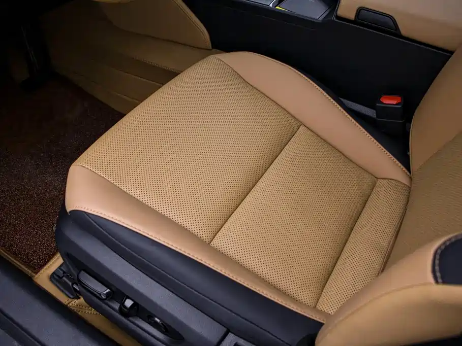 Фото 14 - Lexus ES