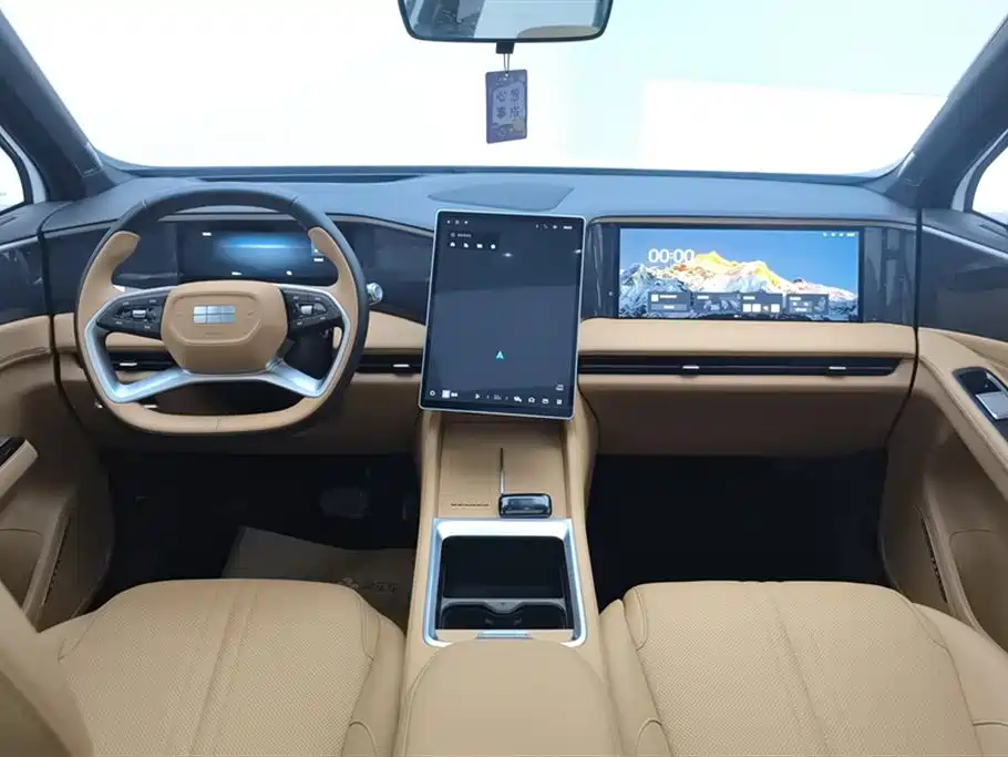 Geely Galaxy Galaxy L7 2025 EM-i 115km Explorer+ Edition фото 12