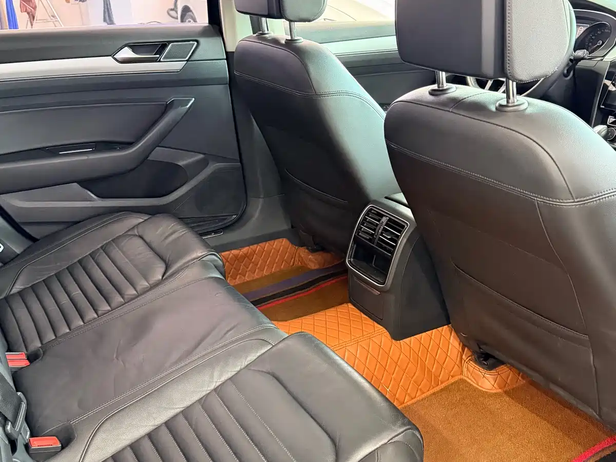Volkswagen Magotan 2018 330TSI DSG Leading фото 16
