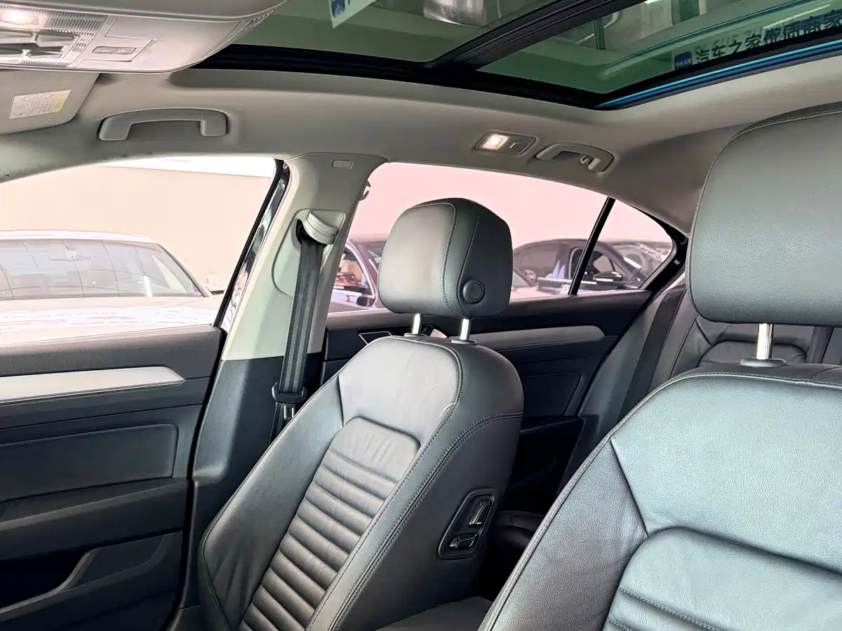 Volkswagen Magotan 2018 330TSI DSG Leading фото 21