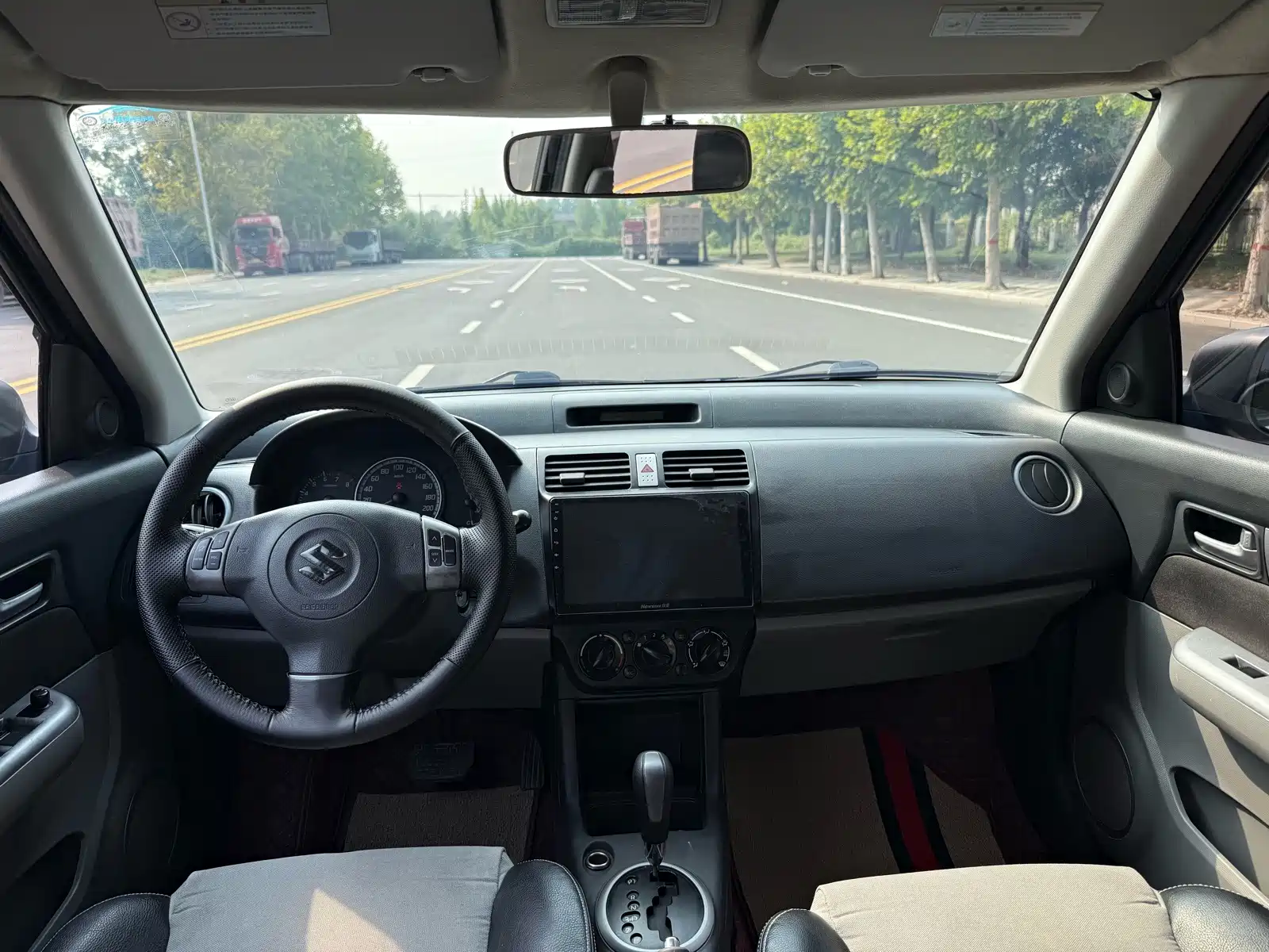 Фото 9 - Suzuki Swift