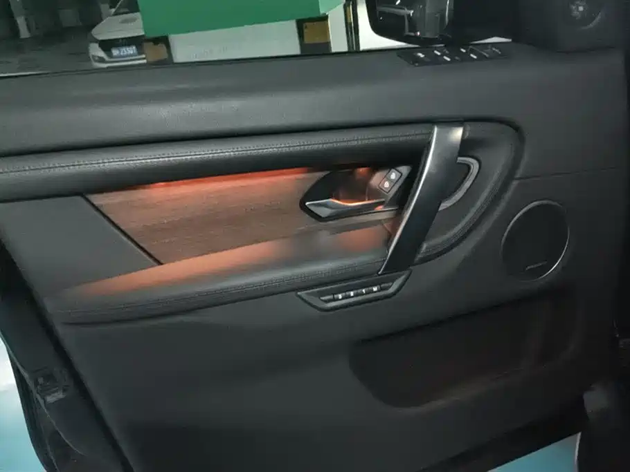 Land Rover Discovery Sport 2022 Model Facelift 249PS R-Dynamic SE Performance Tech Edition 5-seater фото 7