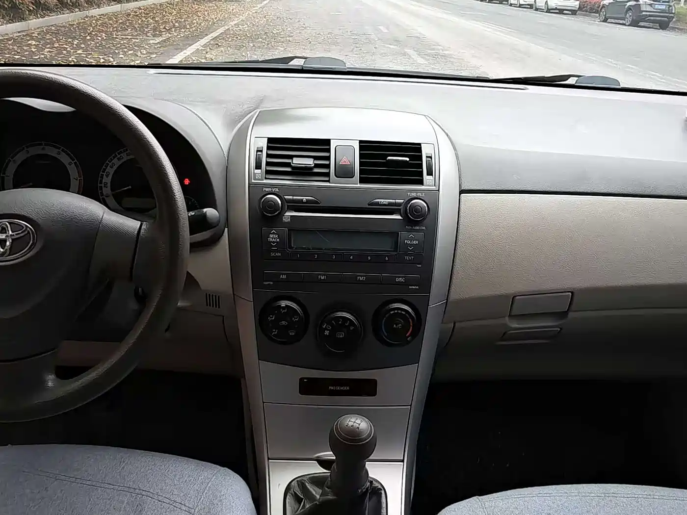 Toyota Corolla 2009 1.6L Manual GL Sunroof Special Edition фото 12