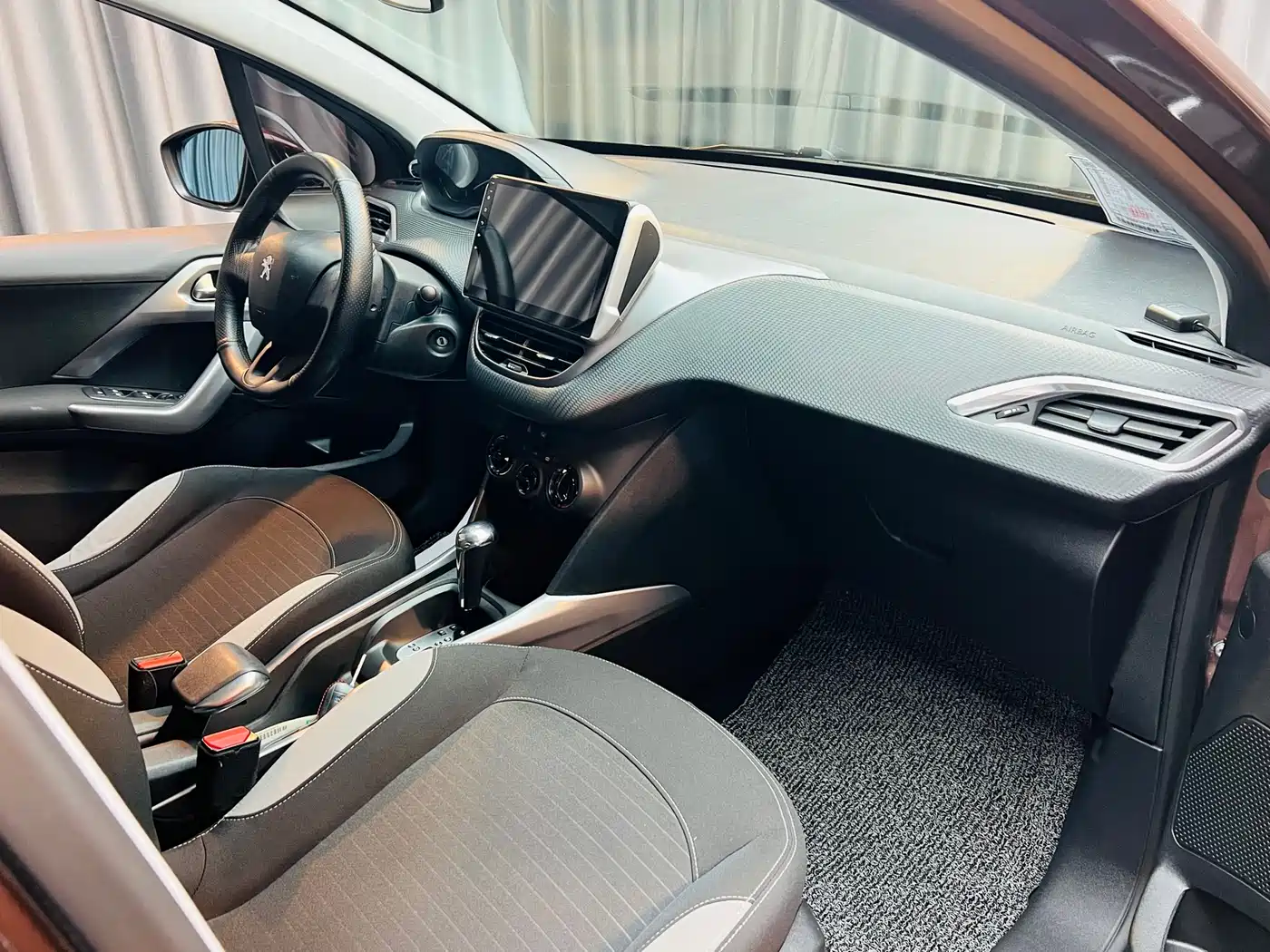 Peugeot 2008 2014 1.6L Automatic Trend Edition фото 15