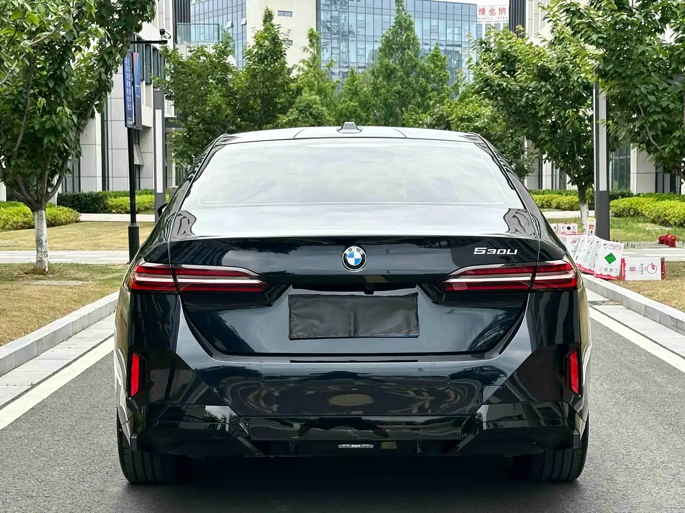 BMW 5 Series 2025 530Li Leading M Sport Package фото 3