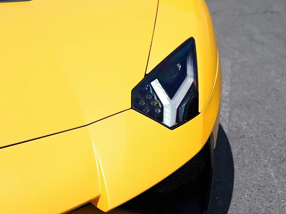 LAMBORGHINI AVENTADOR