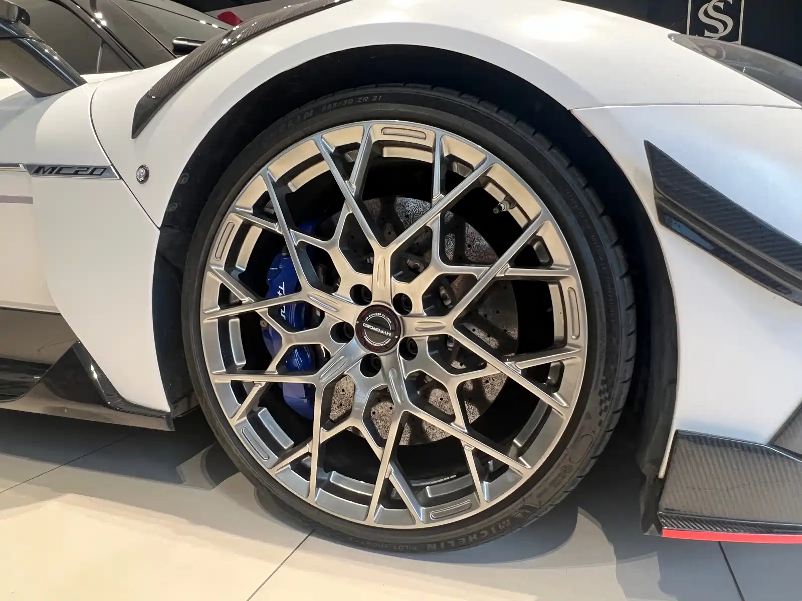 Photo 12 - Maserati MC20