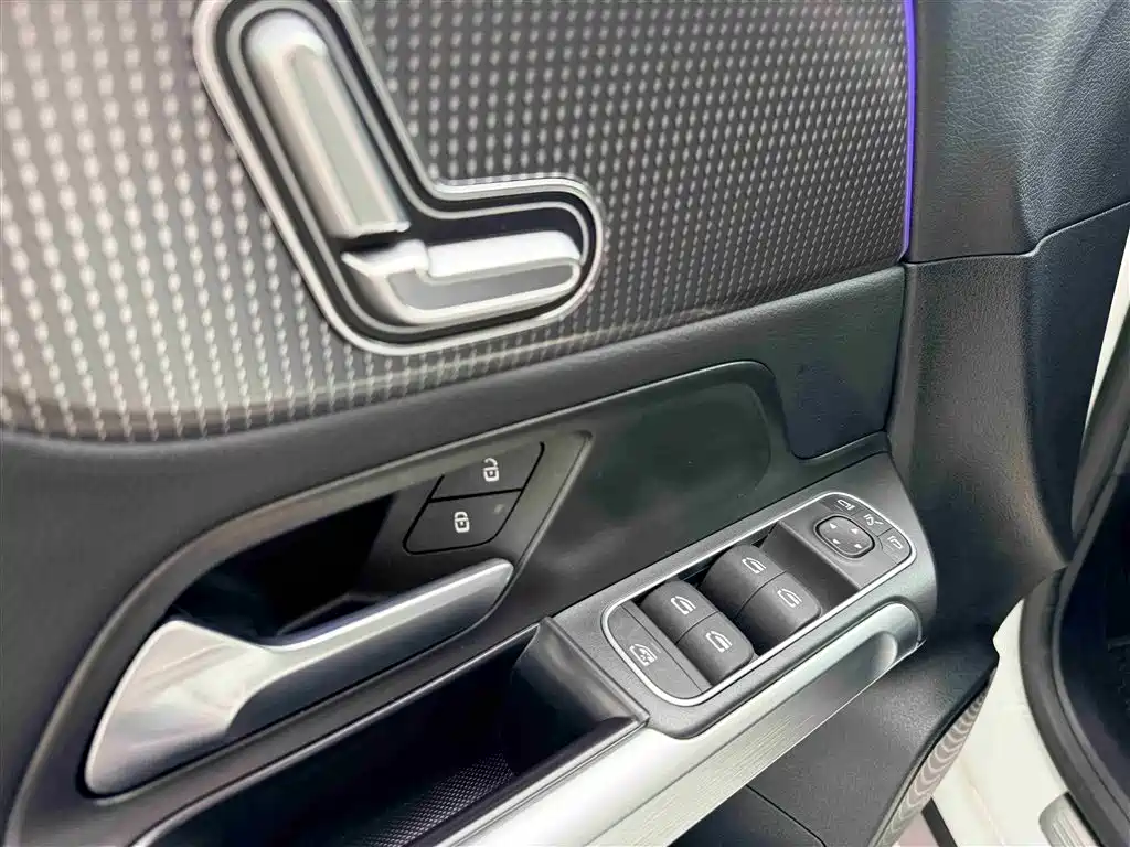 Mercedes-Benz GLB 2023 GLB 220 Dynamic фото 11