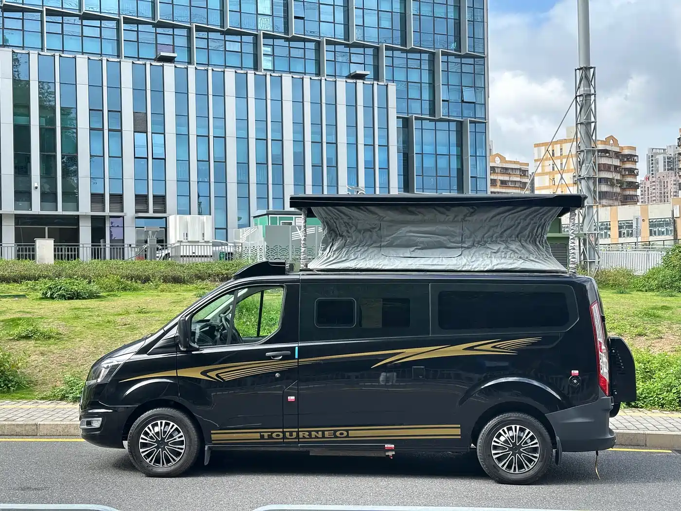 Ford Transit 2020 2.0T Gasoline Auto Multi-Purpose Commercial Vehicle Medium Wheelbase Low Roof Dual-Swing Doors China VI фото 4