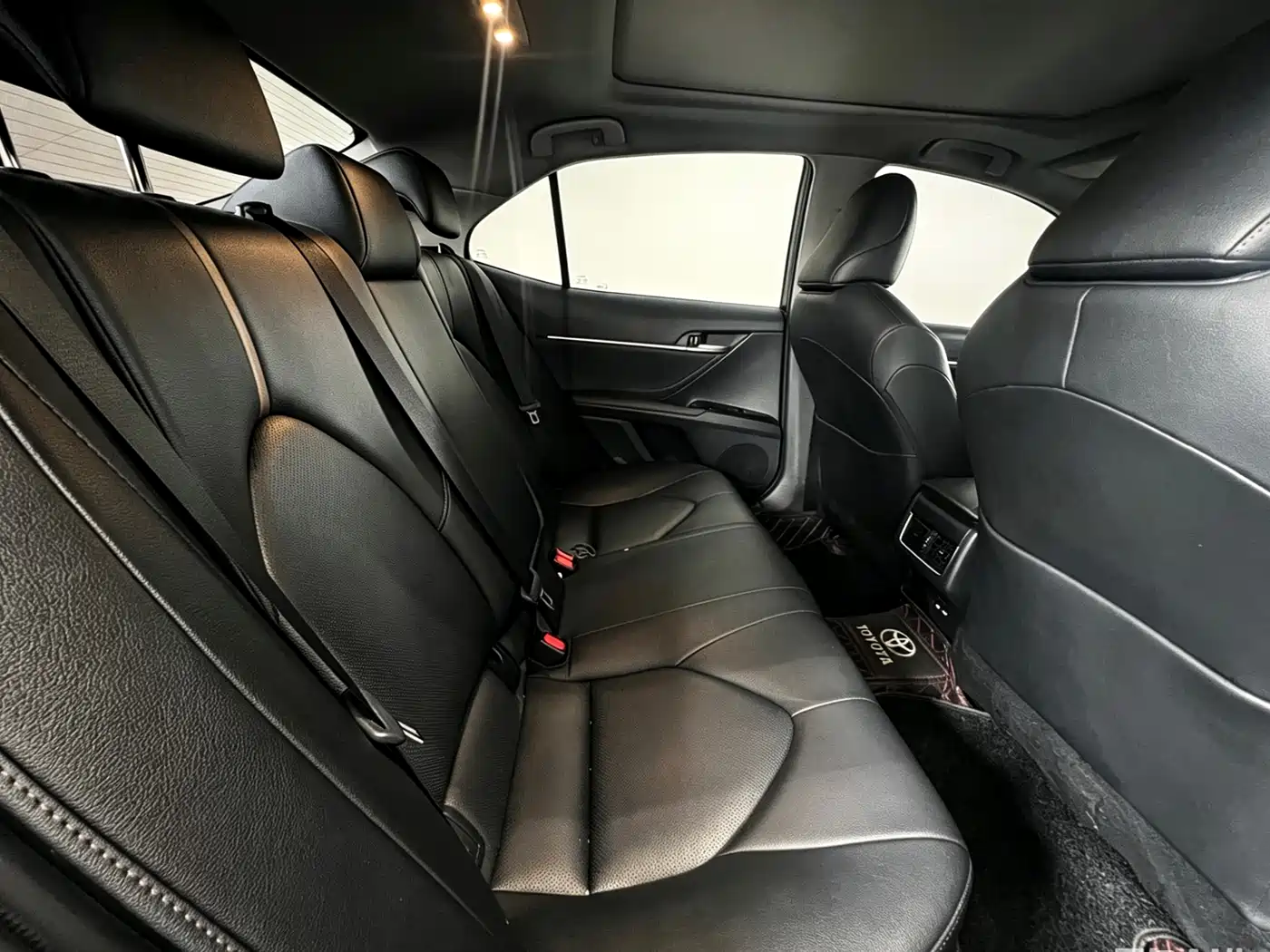 Toyota Camry 2021 2.5G Luxury Edition фото 13
