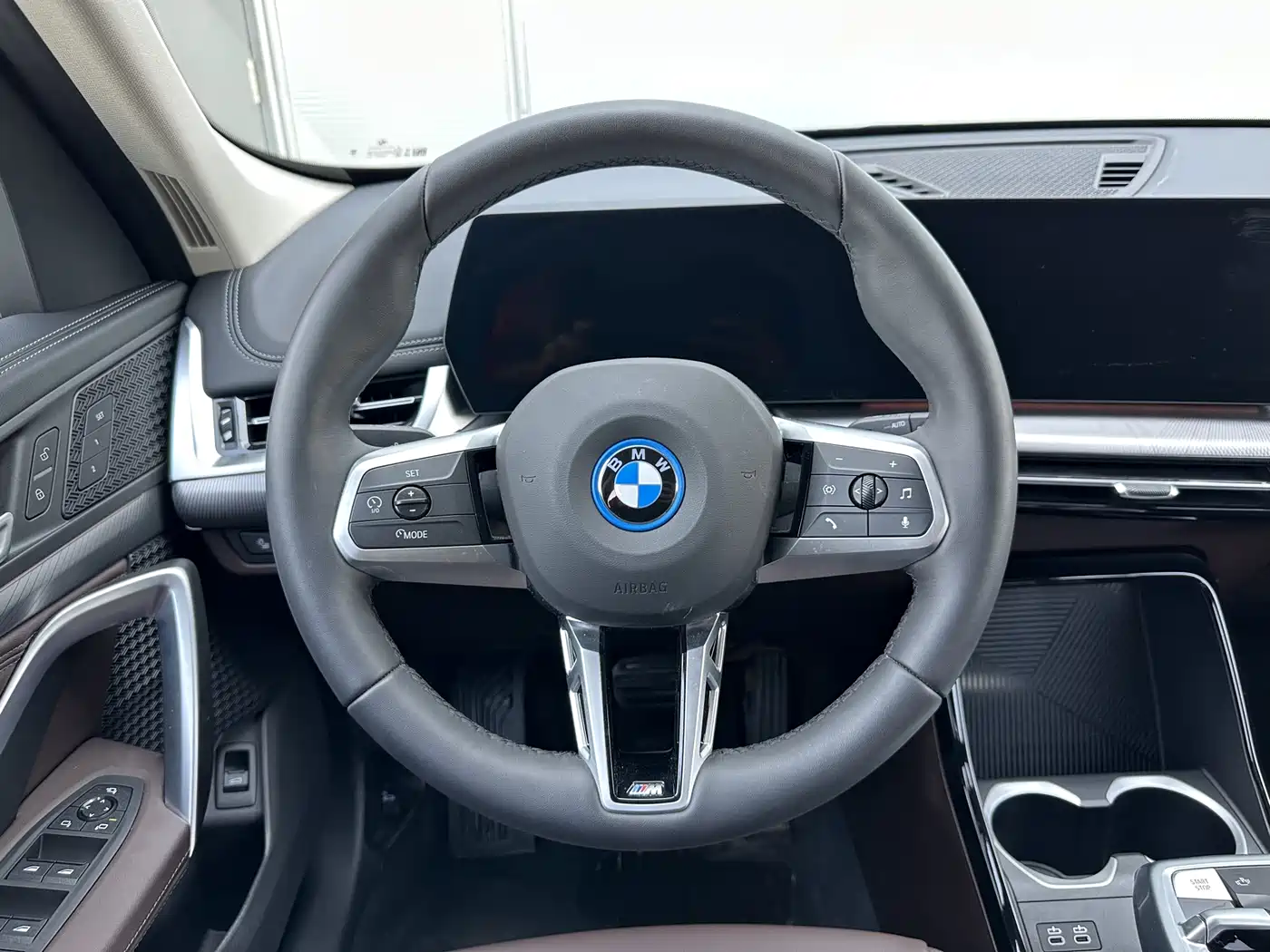 BMW iX1 2025 eDrive25L M Sport Package фото 11
