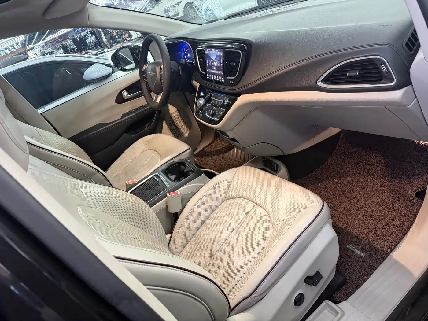 Chrysler Grand Voyager (Import) 2018 2017 3.6L Premium Edition