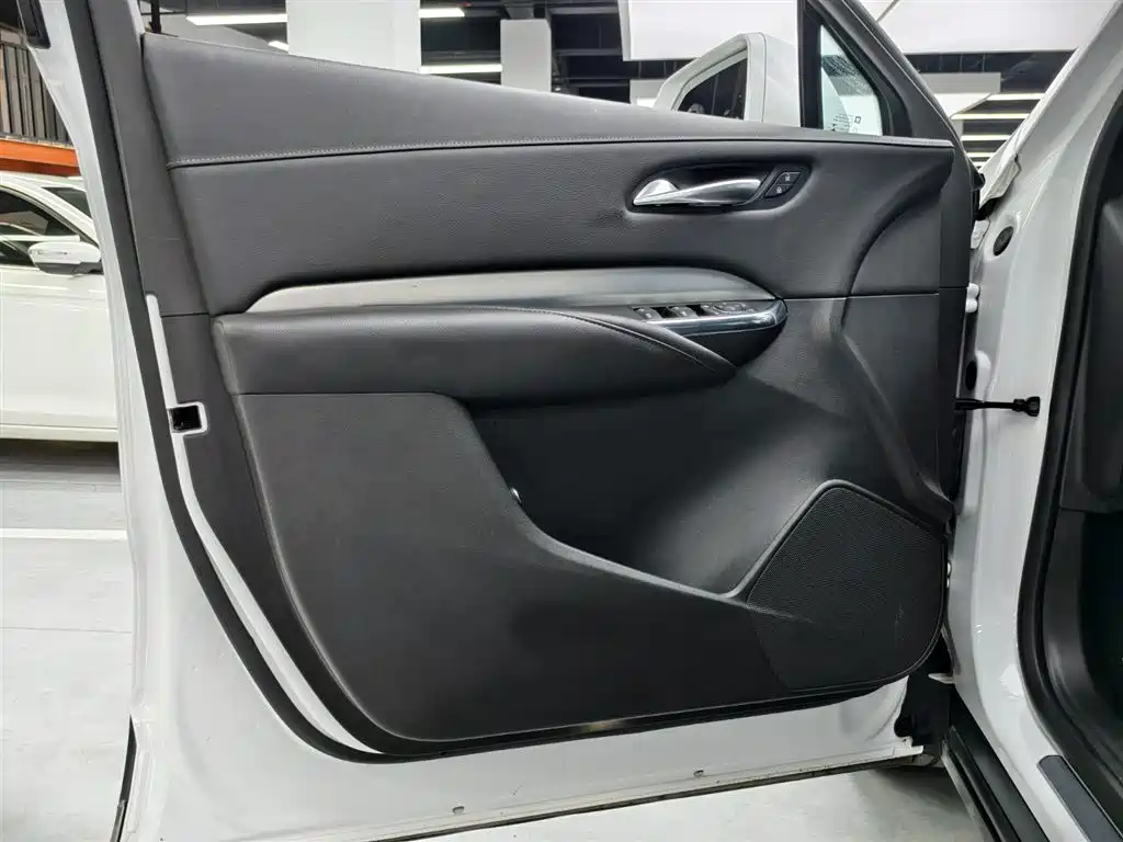 Cadillac XT4 2021 28T FWD Premium Edition фото 24