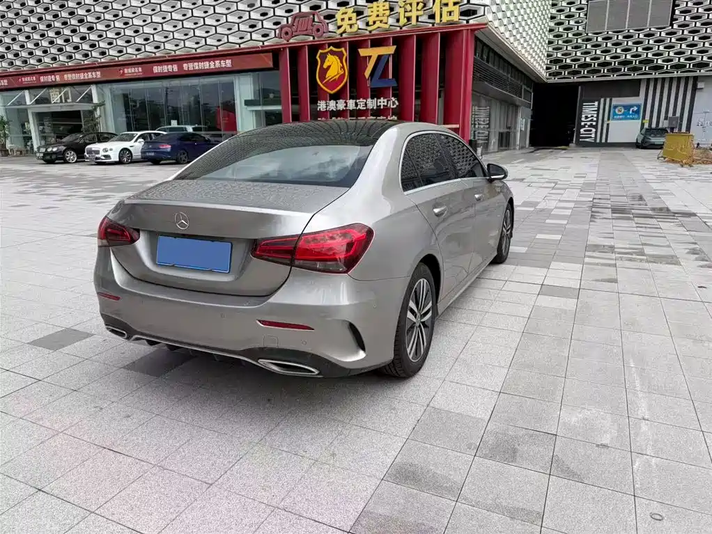 Mercedes-Benz A-Class 2019 A 180 L Sport Sedan фото 7