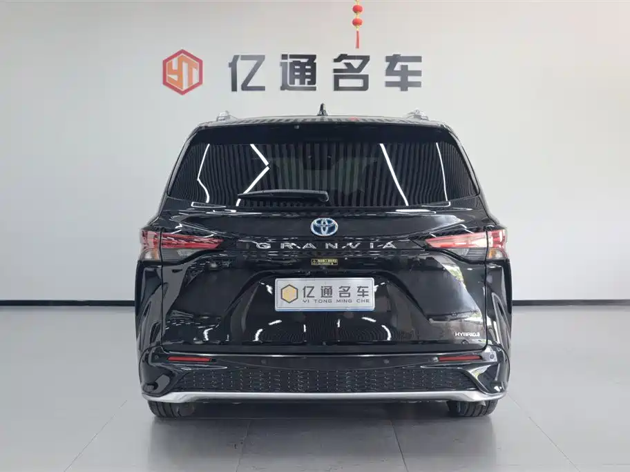 Toyota Granvia 2023 2.5L Hybrid VIP Edition фото 16