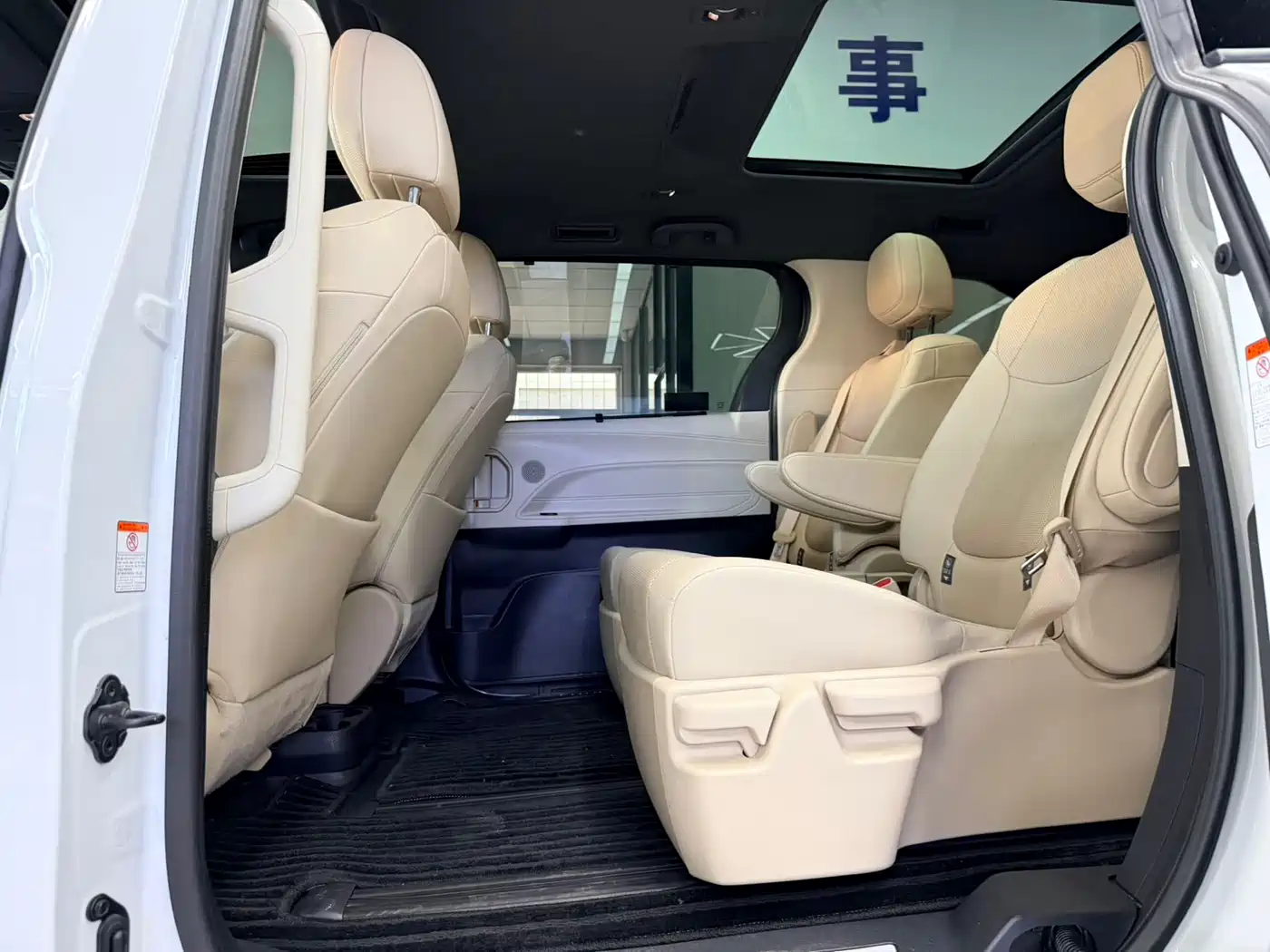 Toyota Granvia 2023 2.5L Hybrid Prestige PLUS Edition фото 10