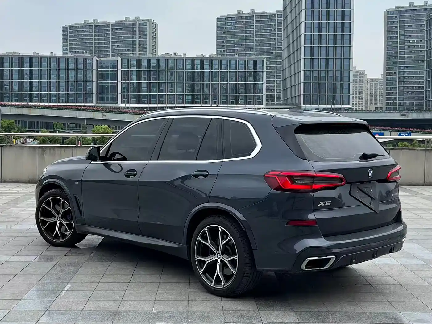 BMW X5 (Import) 2019 xDrive40i Exclusive M Sport Package фото 10