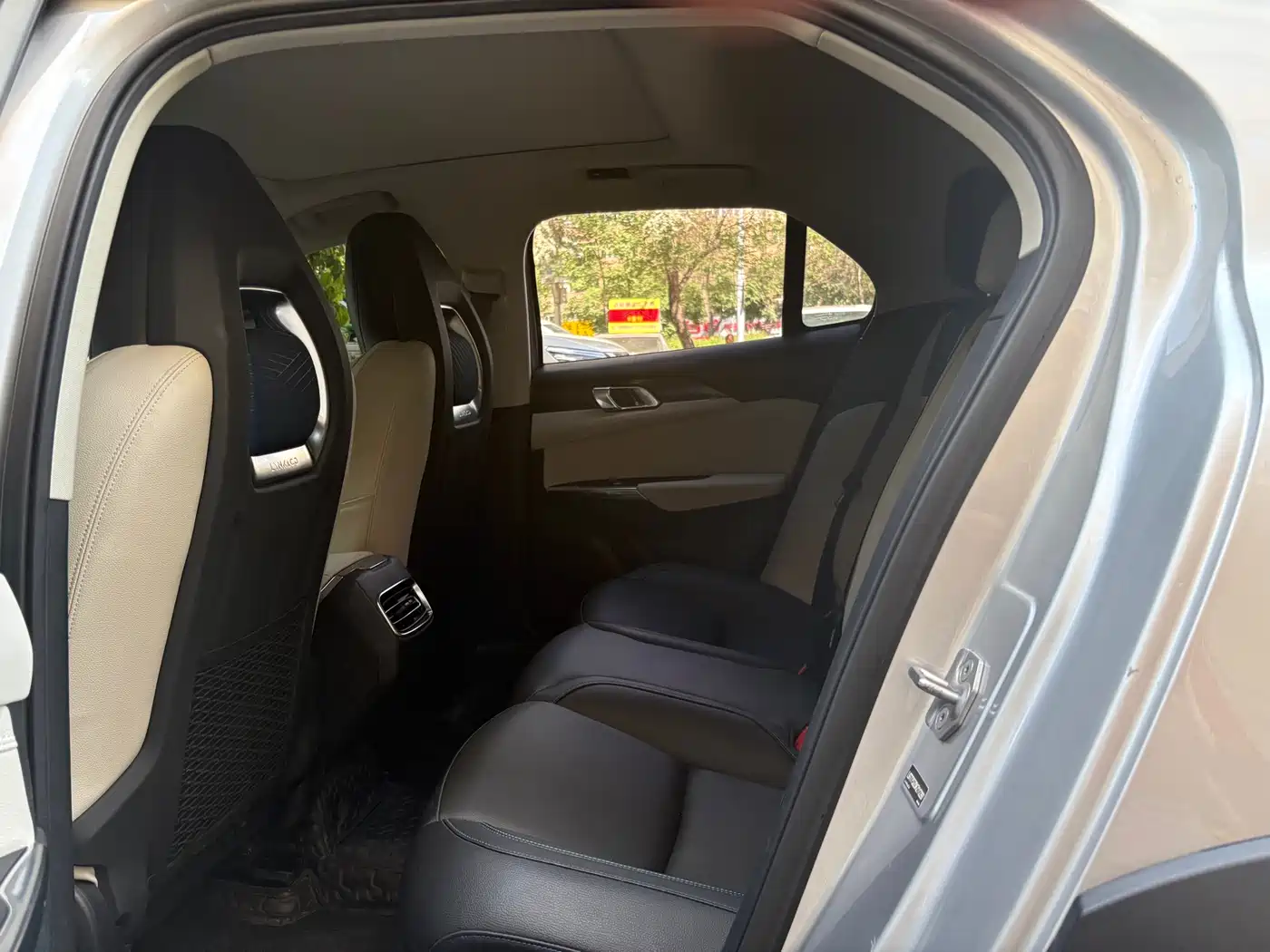 Lynk & Co 02 2019 Model 2.0T Automatic 2WD Funky Music Edition фото 5