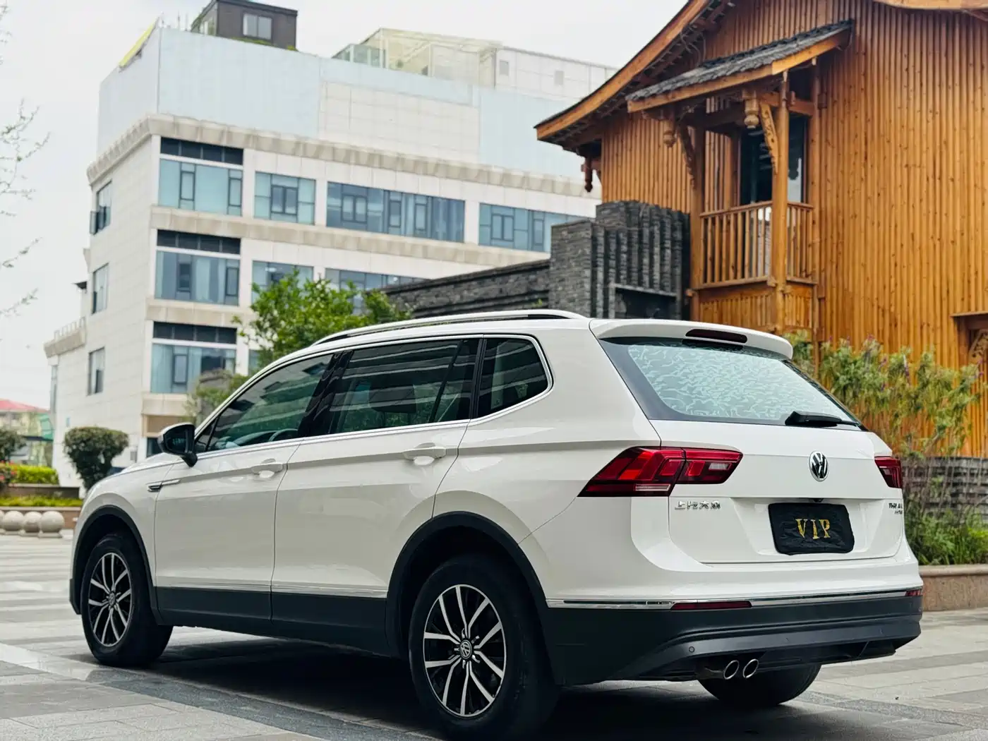 Volkswagen Tiguan L 2017 330TSI Automatic 2WD Luxury Edition фото 6