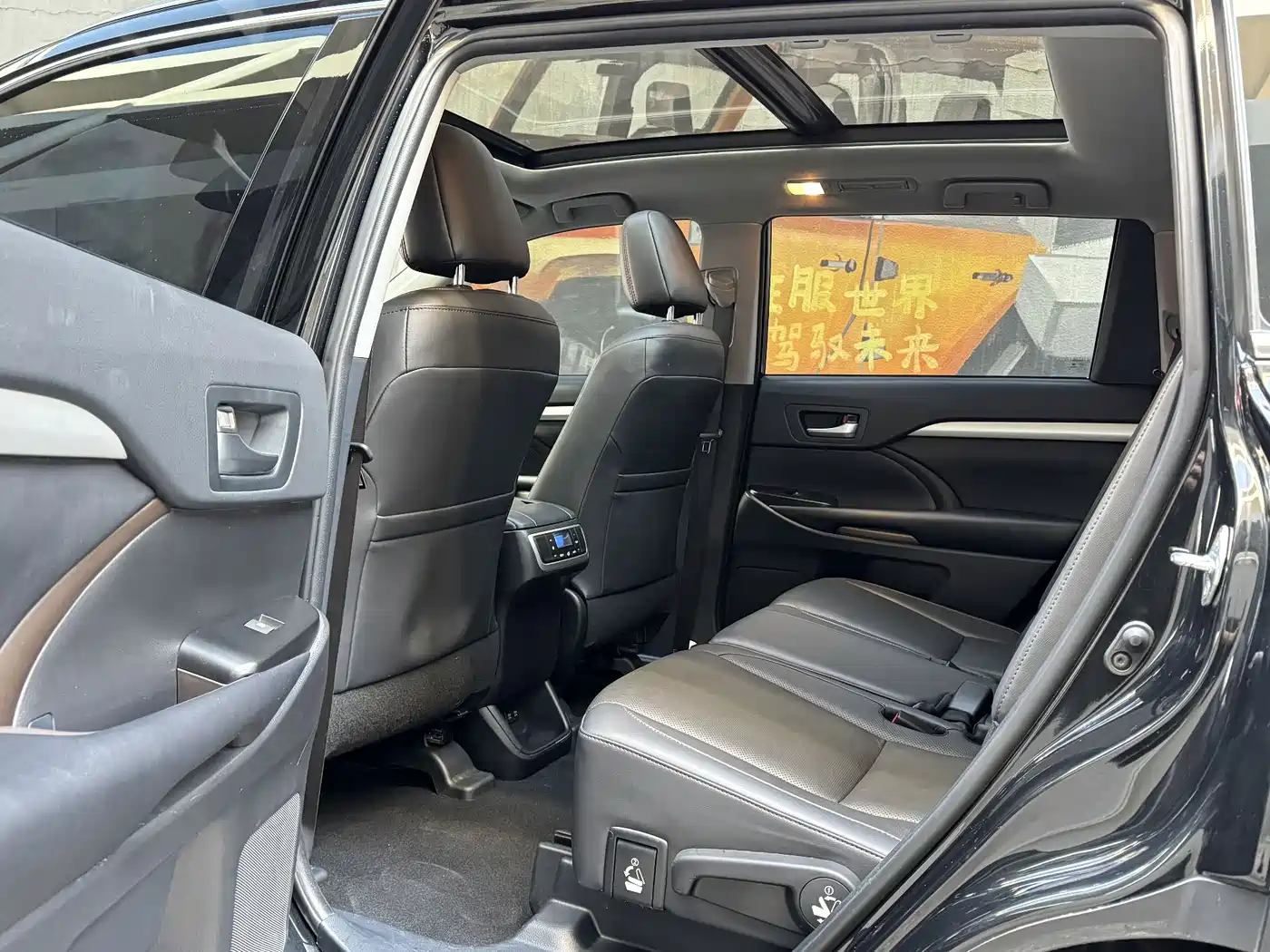 TOYOTA HIGHLANDER
