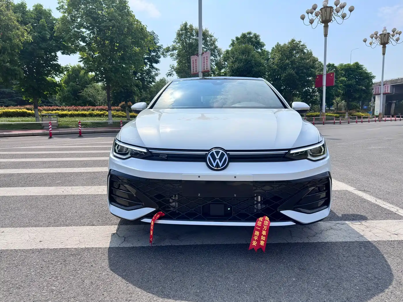 Volkswagen Golf 2025 300TSI R-Line фото 2