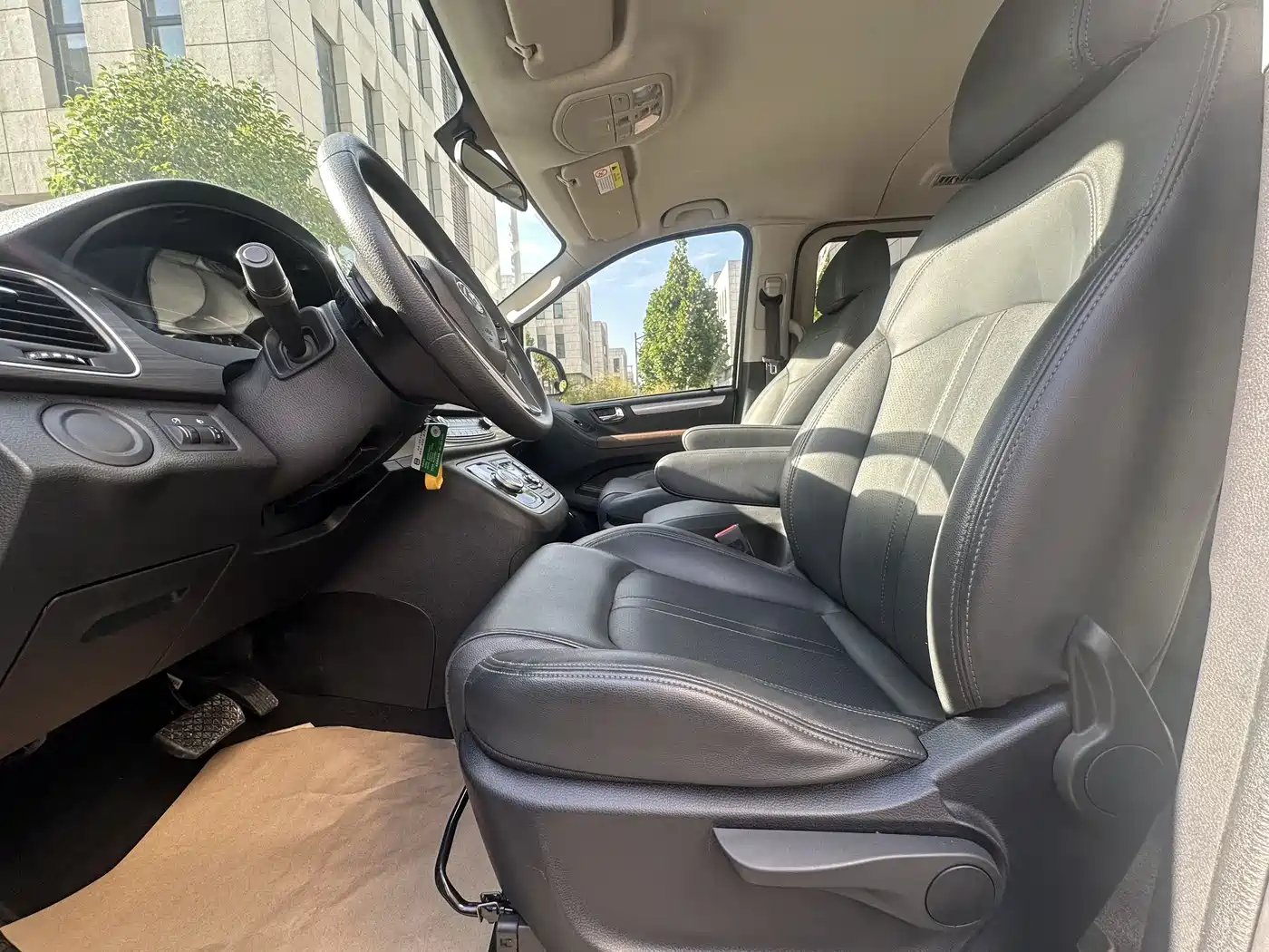 SAIC Maxus Maxus G10 2022 2.0T Auto Elite Edition Petrol 9-Seater фото 15