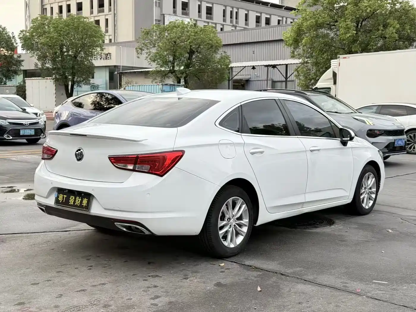 Buick Verano 2018 Sedan 20T Dual Clutch Leading фото 9