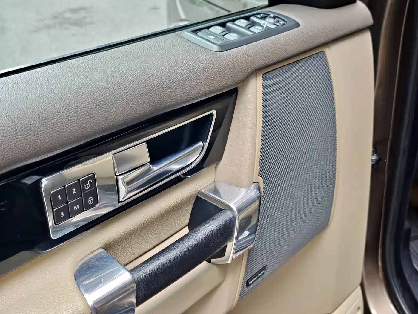 Land Rover Discovery 2012 3.0 SDV6 HSE Diesel фото 17