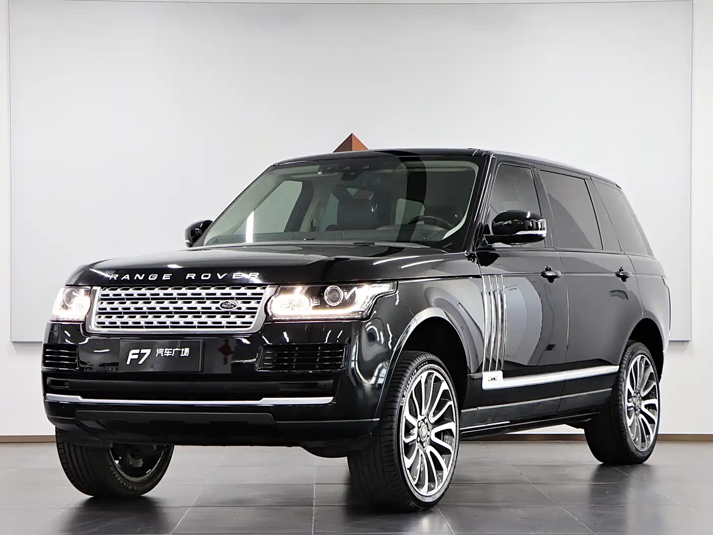 Land Rover Range Rover 2017 3.0 SC V6 Vogue LWB (Long Wheelbase)